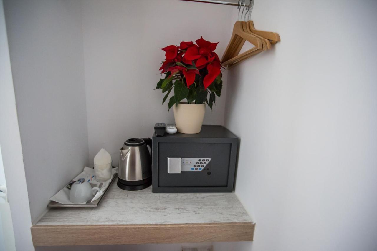 Bloom Inn Madrid Ngoại thất bức ảnh