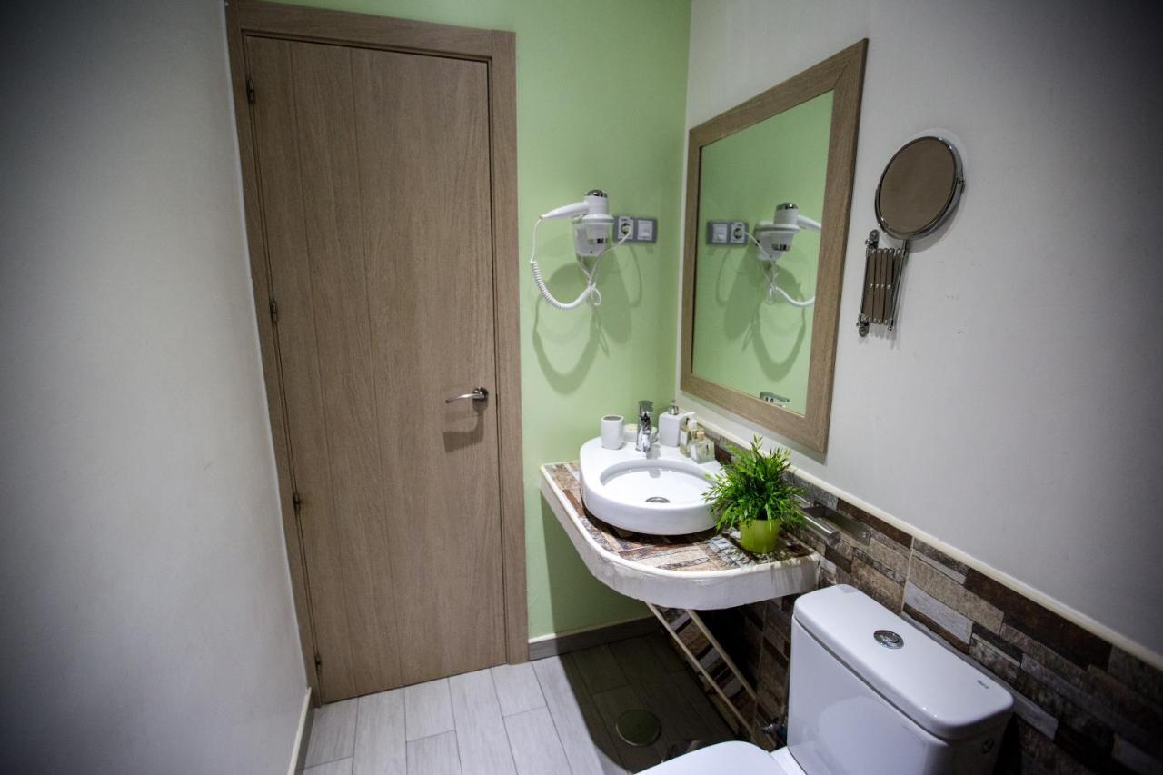 Bloom Inn Madrid Ngoại thất bức ảnh